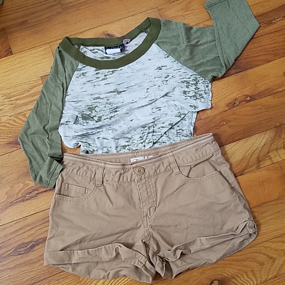 Cuffed Khaki shorts, OP